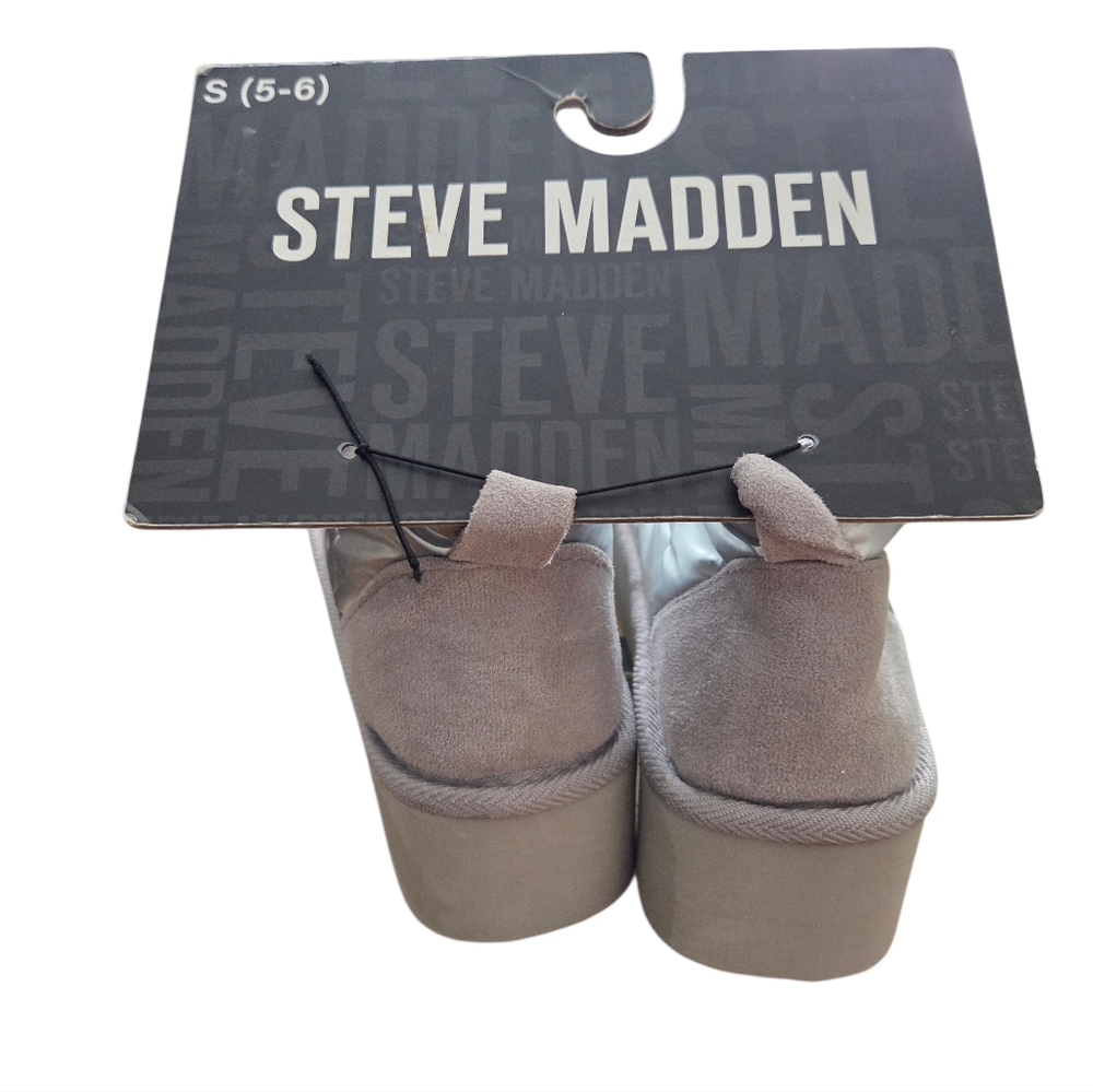 Steve Madden - NEW Women's Shiny Silver Puffy Faux Fur Platform Boots - Picture 5 of 7